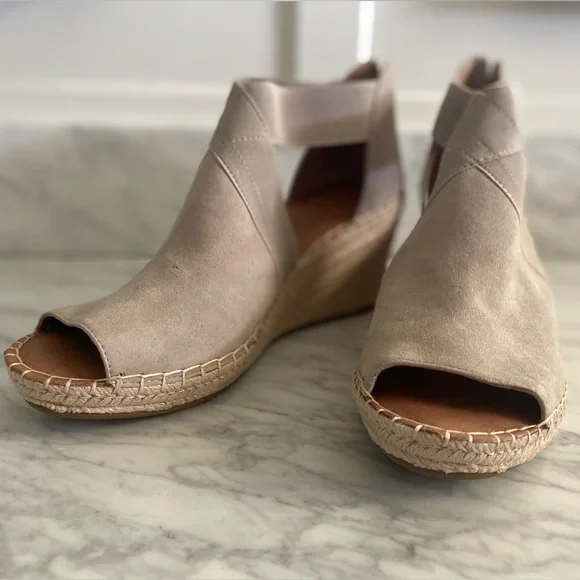 Kenneth Cole Gentle Souls Espadrille - Picture 2 of 13